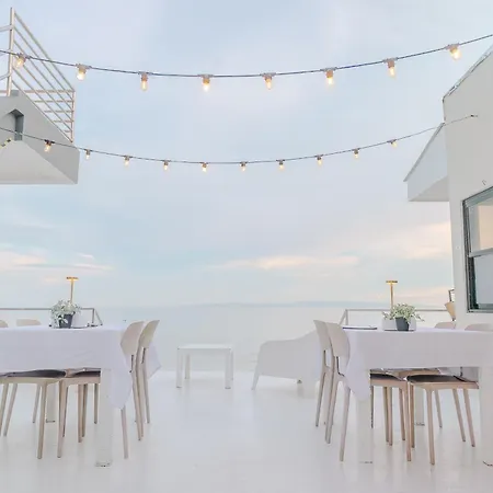 Gt Seaside Inn